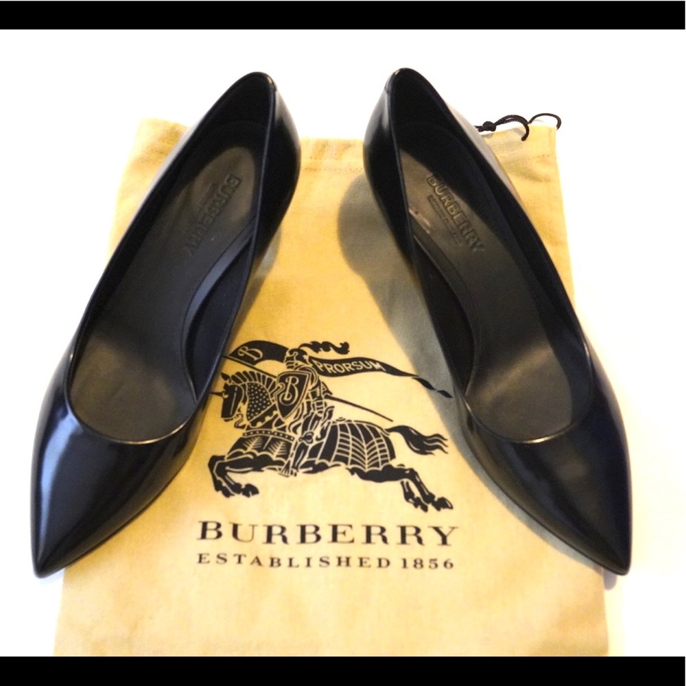 Authentic Burberry Patent Pump in Black NWOT - Picture 1 of 6